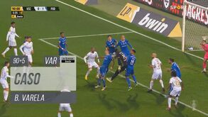 V. Guimarães-FC Porto acabou com polémica: minhotos pediram penálti neste lance