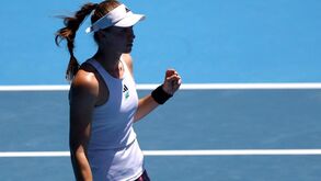 Elena Rybakina afasta número um mundial nos 'oitavos' do Open da Austrália