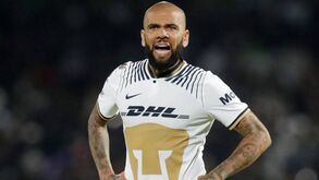 Do não conhecer a vítima à relação sexual consentida: as versões que Dani Alves apresentou à juíza