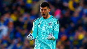 Recebe telefonema, sai de um avião e entra noutro: Al Nassr contrata guarda-redes num piscar de olhos