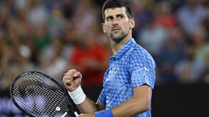 Djokovic qualifica-se facilmente para os quartos de final do Open da Austrália