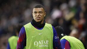 Adversário do PSG na Taça pertence... aos ultras do clube: «Dou uma 'cacetada' a Mbappé?»