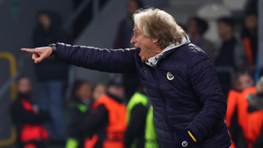 'Vice' do Fenerbahçe: «Parabéns a Jorge Jesus, conseguimos vencer mesmo com estes árbitros»