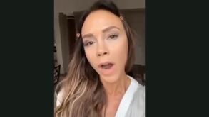 Fãs desagradados com vídeo da mulher de Beckham a sair do duche: «Mentir não é a melhor forma...»