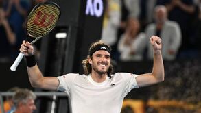 Tsitsipas apura-se pela quarta vez para as meias-finais em Melbourne
