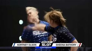 Levou uma bofetada tão forte que até... deu uma cambalhota