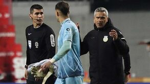 O golo anulado ao Arouca: Fábio Veríssimo consultou VAR e assinalou mão no início da jogada