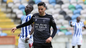 Anthony Carter regressa em busca de golos