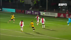 Jovem do Ajax marca autogolo insólito