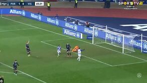 João Mário picou a bola e Namaso aumentou a vantagem do FC Porto frente ao Ac. Viseu