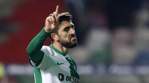 Após ser figura no Arouca-Sporting, Paulinho saiu com o braço direito imobilizado