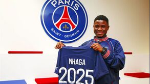 Anuncia saída do FC Porto num dia e é oficializado no PSG no outro: Serif Nhaga assina até 2025