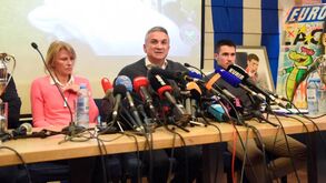 Pai do 'filho da guerra' mete-se em sarilhos: Srdjan Djokovic apoia Rússia e sofre nas redes