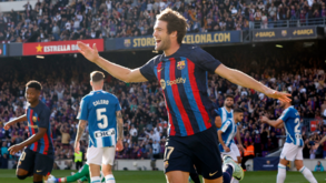 Marcos Alonso renova com o Barcelona até 2024