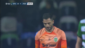 Eustáquio dá vantagem ao FC Porto com Adán muito mal na fotografia