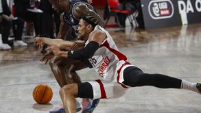 Benfica vence Oliveirense na Luz