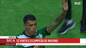 Porro despede-se dos adeptos do Sporting com a mão no símbolo