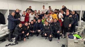 Roma perdeu e Mourinho partilhou foto da equipa no balneário: «Que equipa, que espírito...»