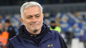 Mourinho sobre Osimhen: «Está ao nível do Drogba, mas o Didier não se atirava para a piscina»