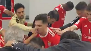 Benfica revela bastidores da conquista da Taça da Liga de futsal: Rui Costa participou no grito da equipa no balneário
