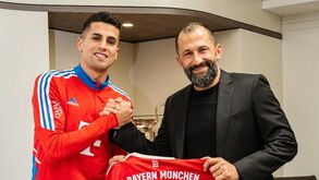 João Cancelo oficializado no Bayern Munique