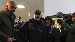 «Falamos amanhã»: Bellerín já está em Lisboa para assinar pelo Sporting