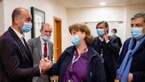 Fernando Gomes e Roberto Martínez visitaram ala pediátrica do Hospital de Santa Maria