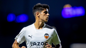 Tiago Ribeiro reforça o meio-campo do Paços de Ferreira por empréstimo do Monaco
