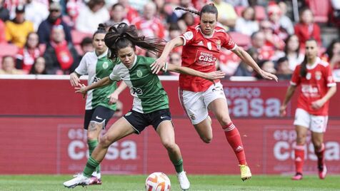 Dérbi entre Benfica e Sporting bate recorde de assistência em jogos  femininos oficiais em Portugal - Futebol Feminino - Jornal Record