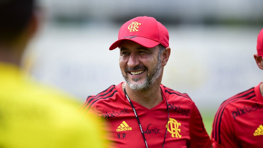 Vítor Pereira impõe-se com goleada