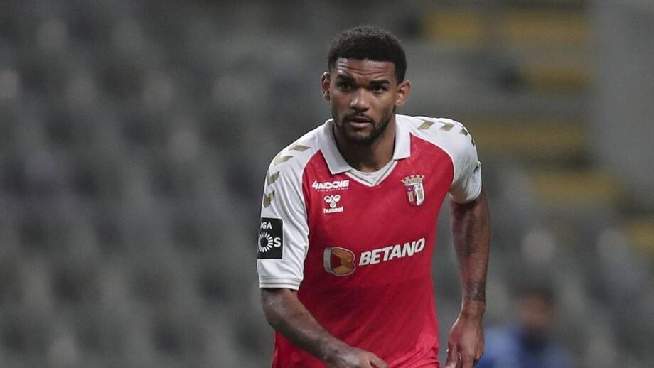 Bruno Viana deixa o Sp. Braga e reforça o Coritiba de António Oliveira