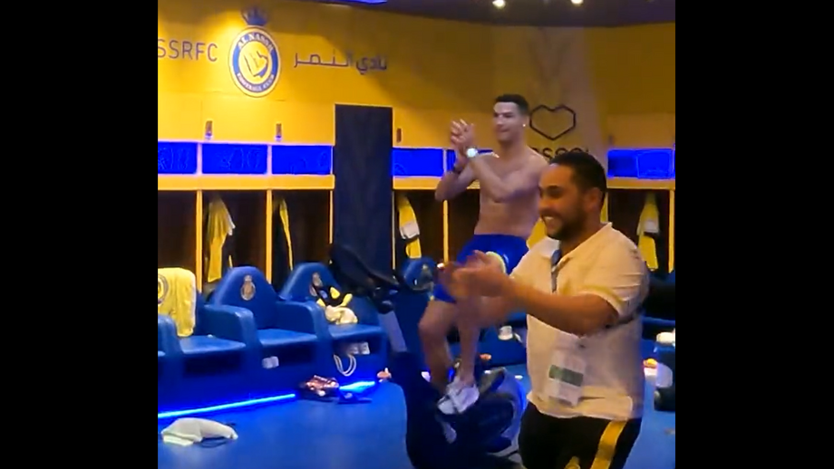 Craque português assistiu à segunda parte do Al-Nassr-Al Tai no balneário da equipa