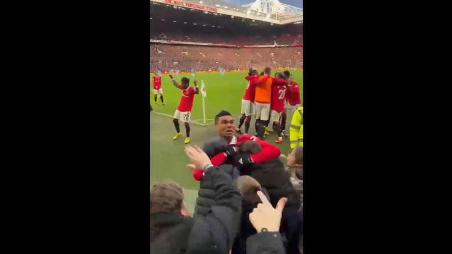 Brasileiro em êxtase com golo que deu a vitória aos red devils no dérbi de Manchester 