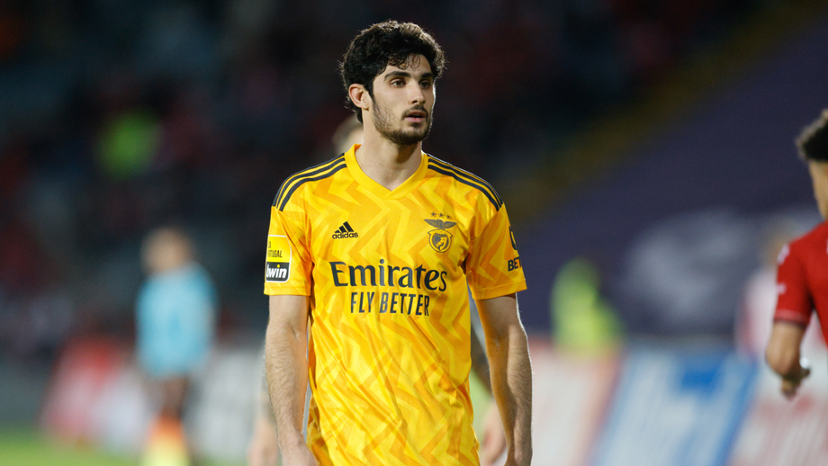 Treinador do Benfica revelou, na conferência, ter tido uma conversa com o jogador antes do duelo nos Açores