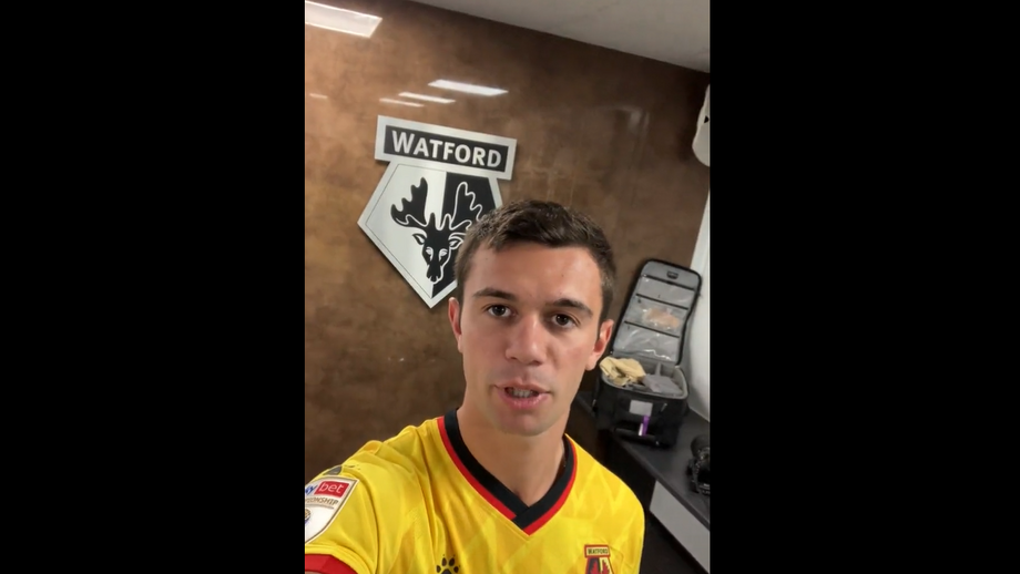 Jovem avançado foi esta segunda-feira oficializado como reforço do clube que milita no Championship
