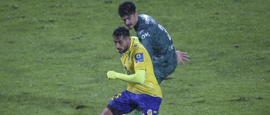 A crónica do Arouca-Estoril, 2-0: Astúcia dos lobos devorou canários