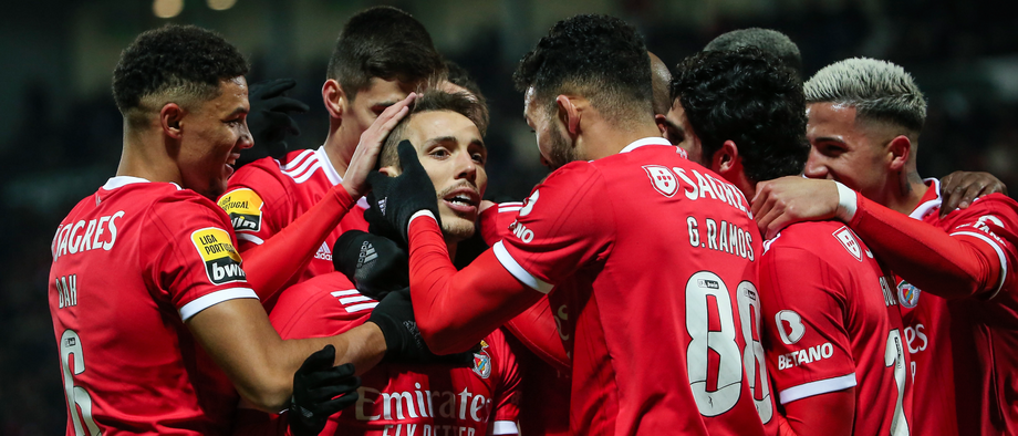 A crónica do P. Ferreira-Benfica, 0-2: Águia real foi só ali passear à Mata