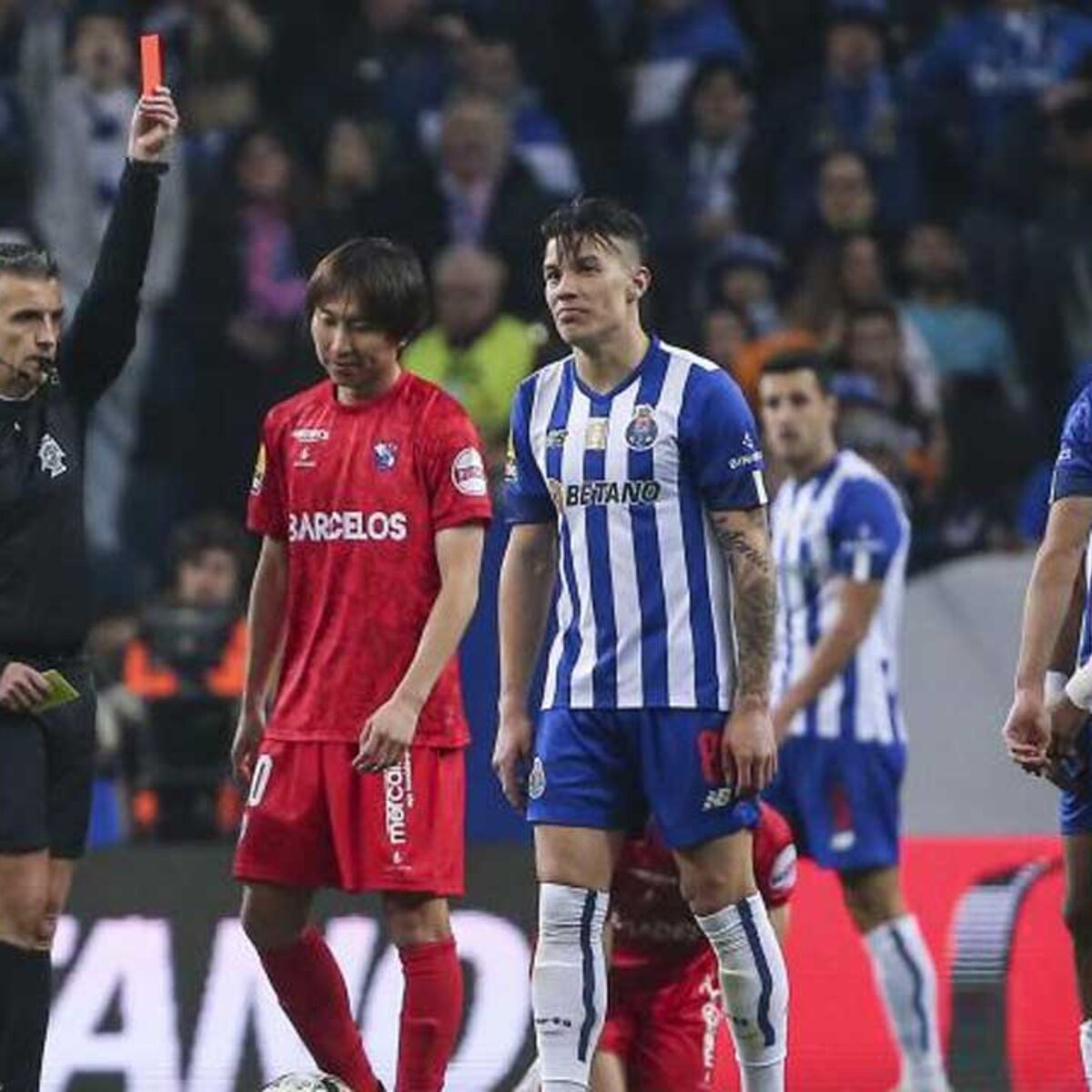 Benfica bate Vizela por 2-1 e aproxima-se do FC Porto - Futebol - Correio  da Manhã