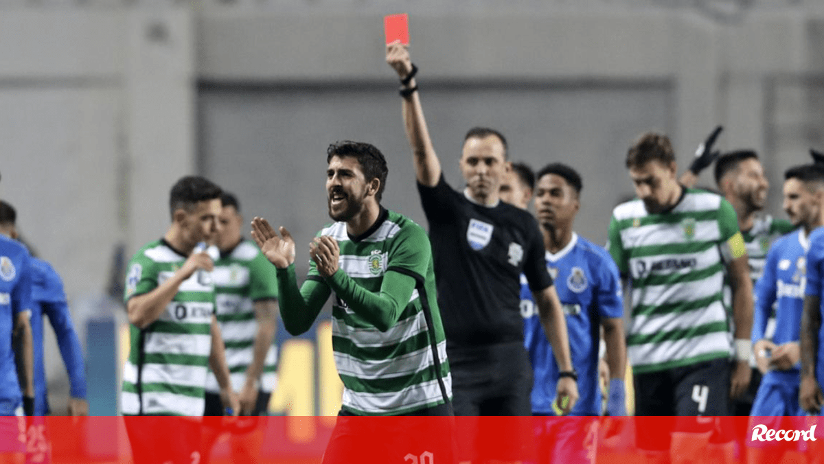 Paulinho, do Sporting, suspenso por três jogos e falha clássico