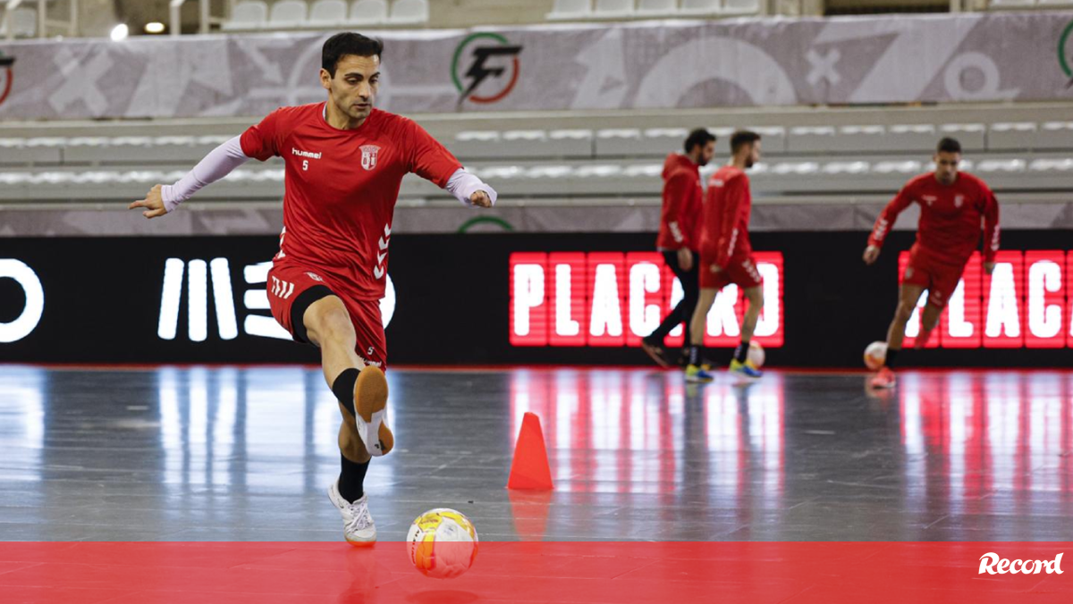 Atual campeão, Pito projeta estreia do Barcelona na Champions League de  Futsal