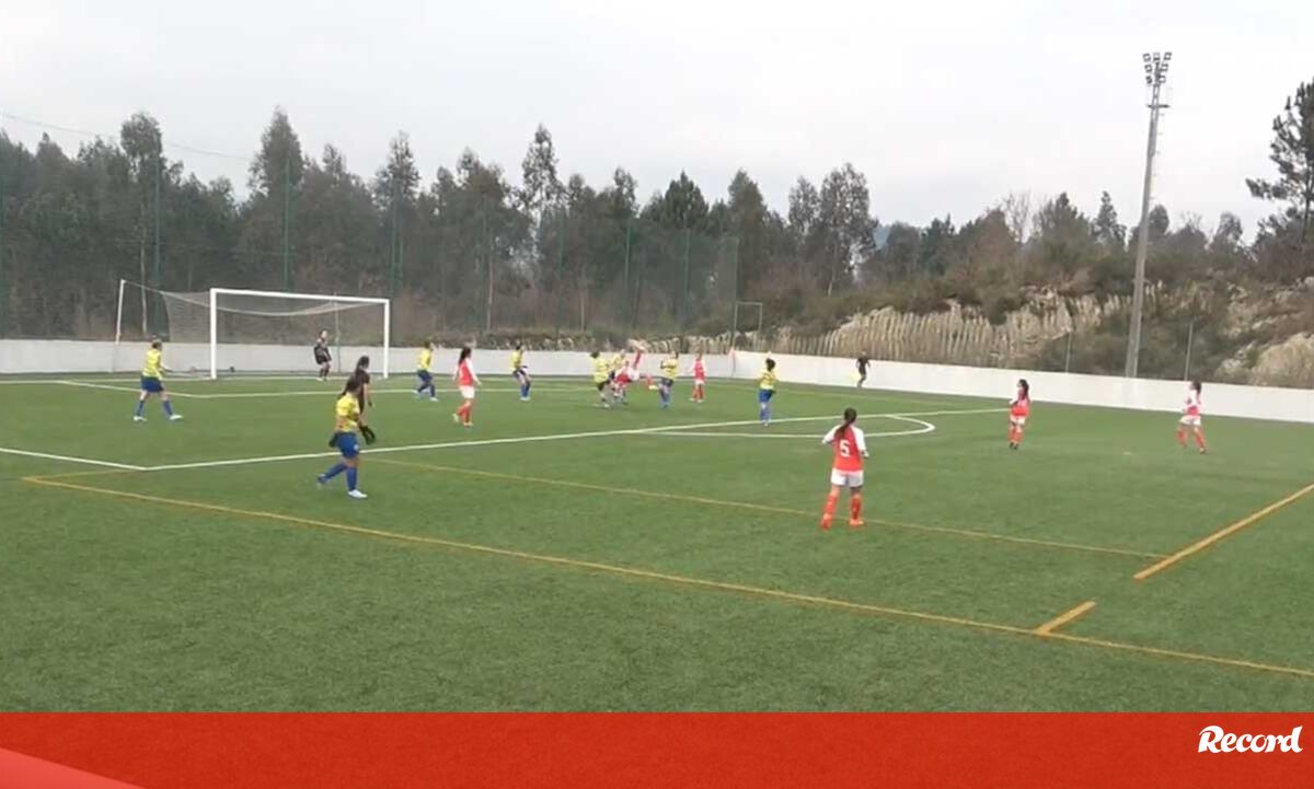 Candidata ao Prémio Puskás? O pontapé de bicicleta de Laura Luís pelo ...
