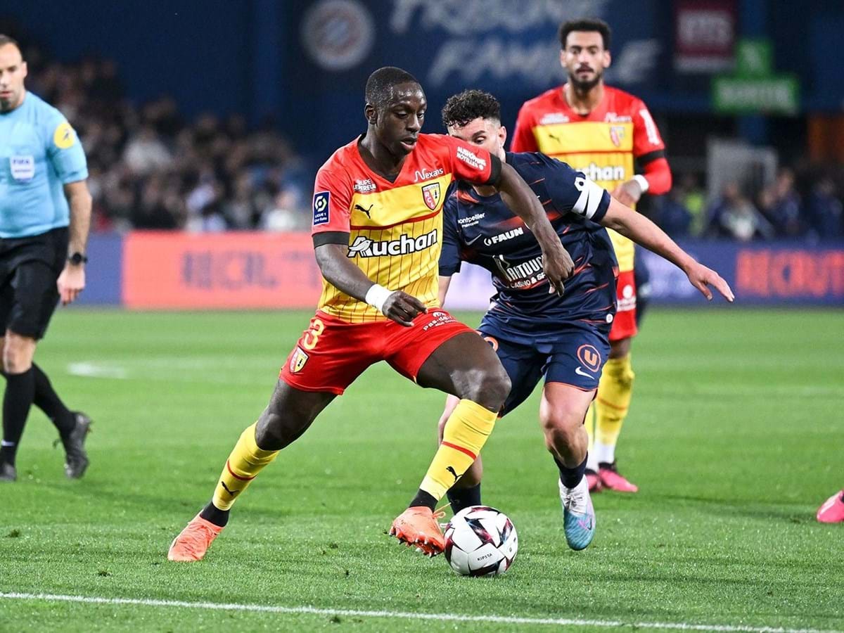 França: Lens vence Reims e sobe, provisoriamente, ao quinto lugar