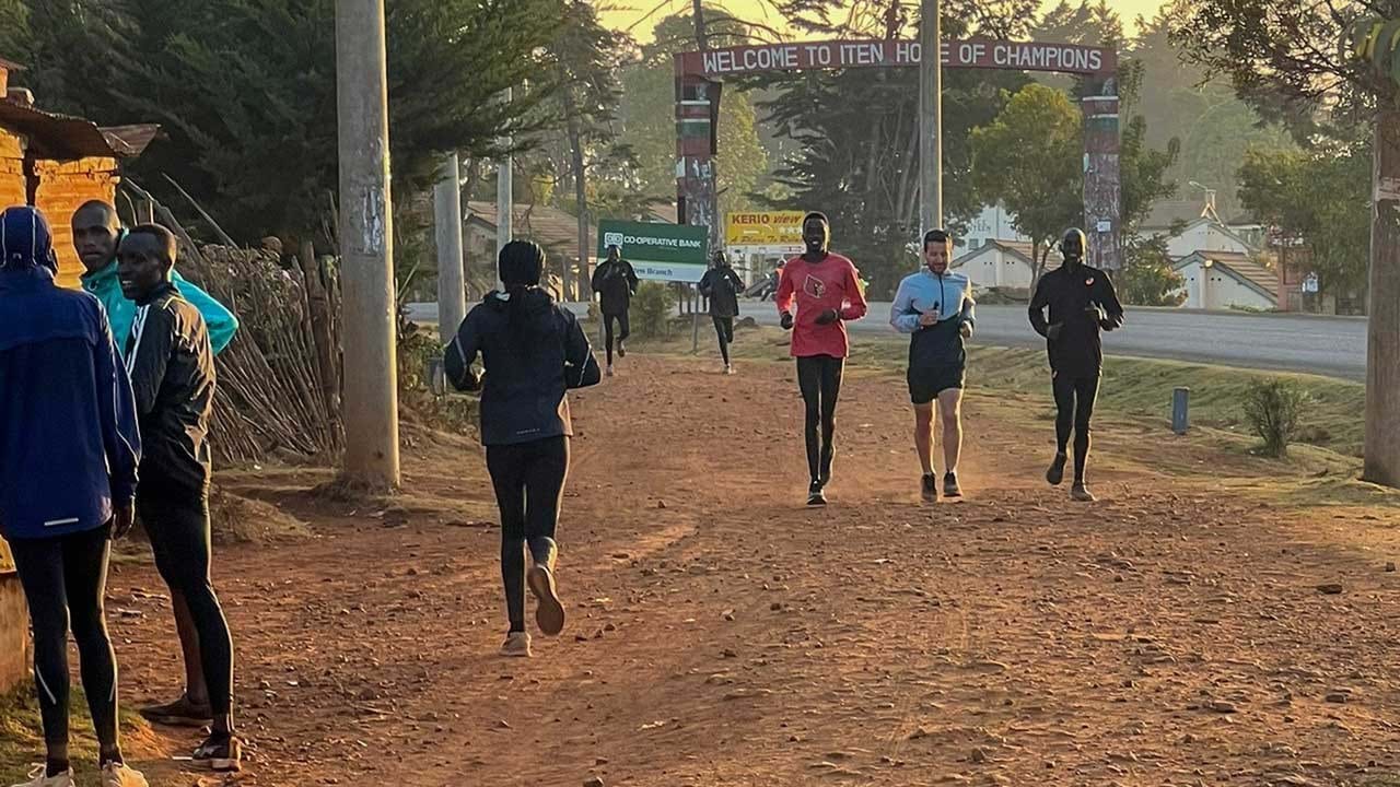 Jogos dos torneios de ténis começam quatro horas mais tarde devido ao calor  - Ténis - Jornal Record