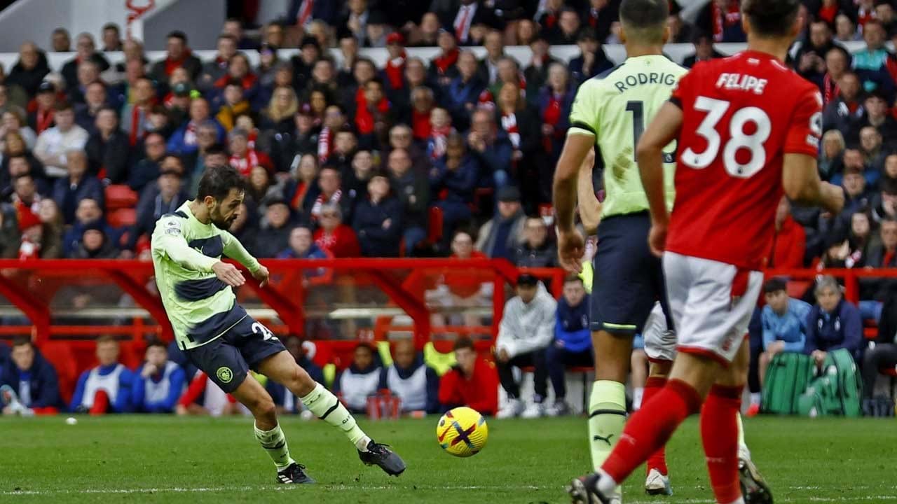 Com menos um, Tottenham segura vitória no terreno do Nottingham Forest