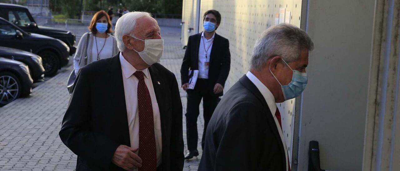 José António dos Santos e Vieira continuam com ações da SAD do Benfica