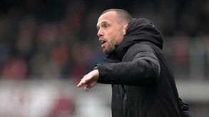 John Heitinga assume comando técnico do Ajax até final da época