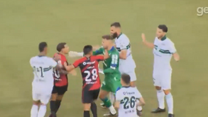 Oito expulsos no dérbi entre o At. Paranaense e o Coritiba arriscam 12 jogos