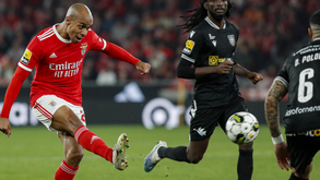 João Mário sentado no pódio
