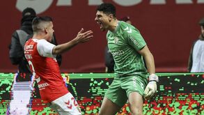 Sp. Braga-Benfica, 1-1 (5-4 pen.): sinal vermelho e queda encarnada
