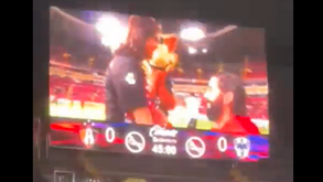 Adepto pediu a namorada em casamento ao intervalo de jogo no México: todo o estádio viu e ela disse 'não'!